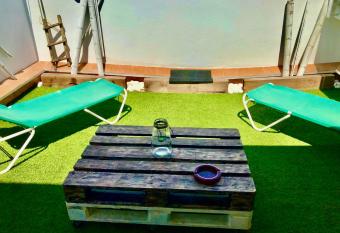 OR  S HOME Apartments Barcelona since1980 has Balcony rooms