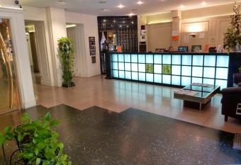 H  tel du Helder allows 18 year olds to book a room