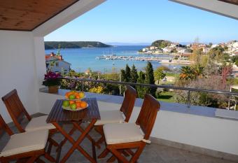 Apartments Karuso has Balcony rooms