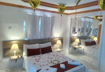 Pousada kairos allows 18 year olds to book a room