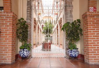 Hotel Rinc  n Poblano allows 18 year olds to book a room