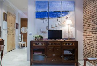 Apartamento en Casco Antiguo allows 18 year olds to book a room