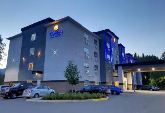 Comfort Inn & Suites allows 18 year olds to book a room