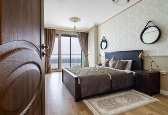 Vivo Jacuzzi 26 Floor allows 18 year olds to book a room