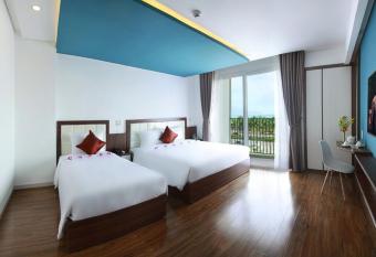 Rich Hotel has Balcony rooms