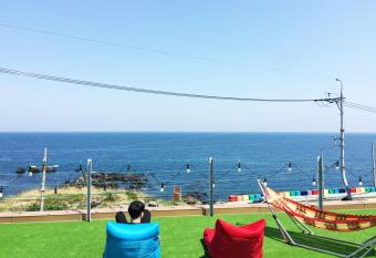 Yesjun Guest house allows 18 year olds to book a room