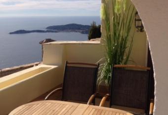 Romantic Hideaway Eze/ Monaco with spectacular sea view allows 18 year olds to book a room