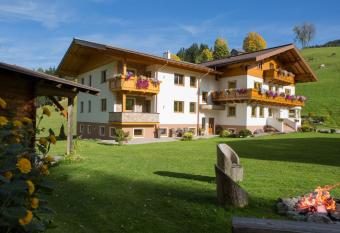 Lochgrubgut has Balcony rooms