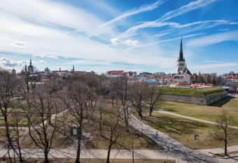 Lighthouse Apartments has Balcony rooms