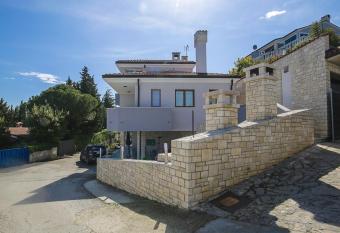 Apartments Villa Sofia has Balcony rooms