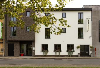 Hotel Italia allows 18 year olds to book a room