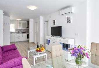 Sonrisa Apartments has Balcony rooms