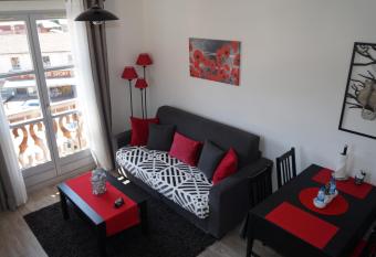 L&R G  rardmer allows 18 year olds to book a room