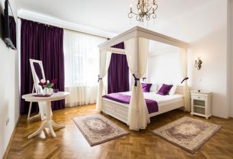 Vila M  rioara has Balcony rooms