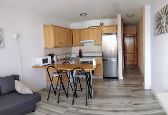 Apartment Tenerife Sur II allows 18 year olds to book a room