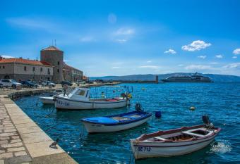 Apartment Skale has Balcony rooms