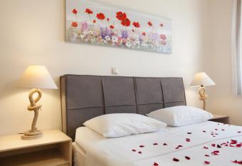 Petra Thea Apartments 2 has Balcony rooms