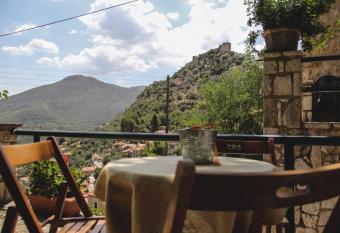 Guesthouse Vrenthi has Balcony rooms