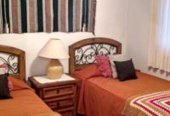 Arquitectos Departamento 12-1 allows 18 year olds to book a room