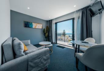 Mollymook Shores has Balcony rooms
