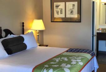 Astro Best Inn allows 18 year olds to book a room