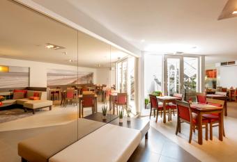 Hotel Adagio allows 18 year olds to book a room