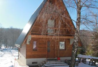 Holiday Home Edi has Smoking/Balcony rooms