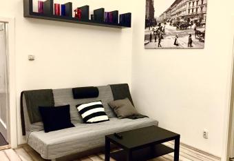 Homelike luxury flat on Gyulai P  l has rooms with a private hot tub