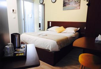 Massilia h  tel allows 18 year olds to book a room