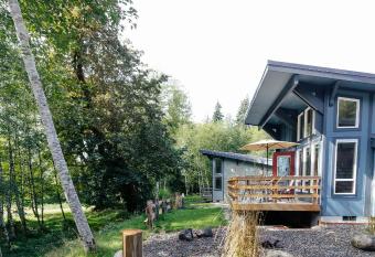Hoh Valley Cabins has Balcony rooms
