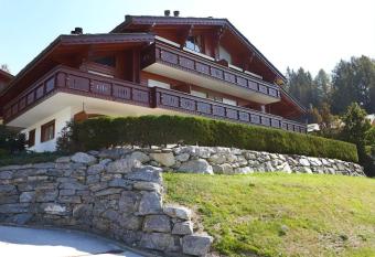 Apartment with Garden Daltons 1 has Balcony rooms