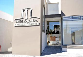 Hotel Kalimera has rooms with a private hot tub