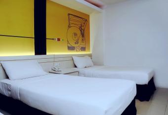 Front One Inn Sidoarjo allows 18 year olds to book a room