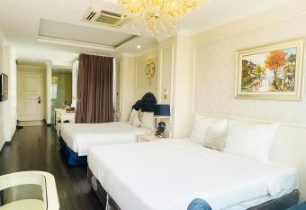 Luxury Old Quarter Hotel & Gym has rooms with a private hot tub