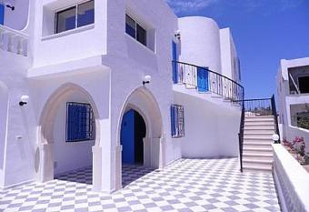 3 bedrooms house at Djerba Midoun 800 m away from the beach with terrace and wifi has Balcony rooms