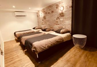 L hetre has Balcony rooms