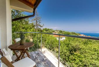 Villa Surina has Balcony rooms