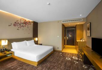 Hilton Garden Inn Guiyang Yunyan has Balcony rooms