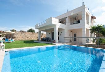 Villa Amfimala has Smoking/Balcony rooms