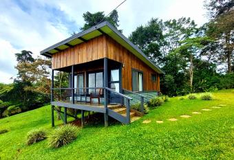 The Lodge at Reventazon River Mountain Ranch has Balcony rooms