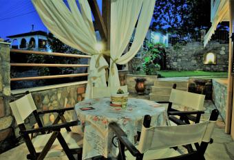 Voula Kourbeti Apartments has Balcony rooms