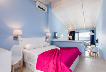 Elpiniki Luxury Apartments allows 18 year olds to book a room