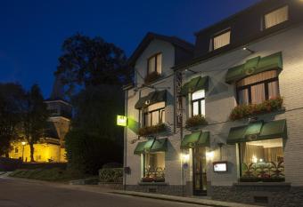 H  tel Le Cor de Chasse allows 18 year olds to book a room