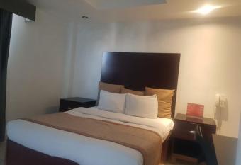 Hotel Don Quijote allows 18 year olds to book a room