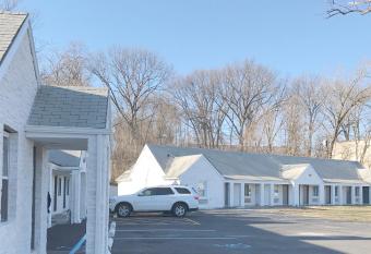 Ramsey Inn & Suites allows 18 year olds to book a room