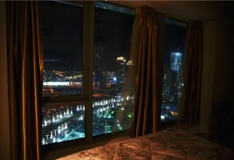 Downtown Apartments with Fountain and Burj Khalifa View has rooms with a private hot tub