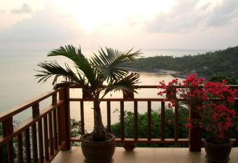 Baan Lom Talay has Balcony rooms