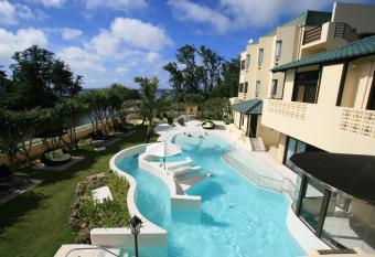 La Casa Panacea Okinawa Resort has rooms with a private hot tub