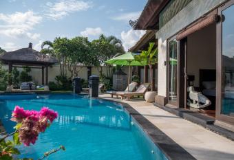 Villa Nitras allows 18 year olds to book a room