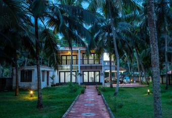 Beach House has Balcony rooms